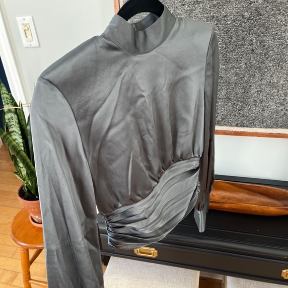 Babaton Satin Aritzia Blouse, BNWT - Picture 2 of 7